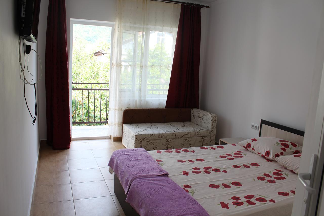 غاغرا Guest House U Aleny المظهر الخارجي الصورة