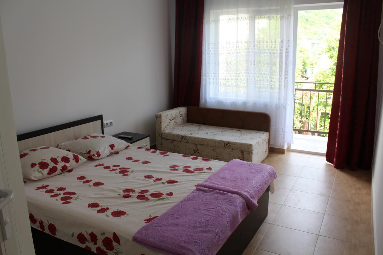 غاغرا Guest House U Aleny المظهر الخارجي الصورة