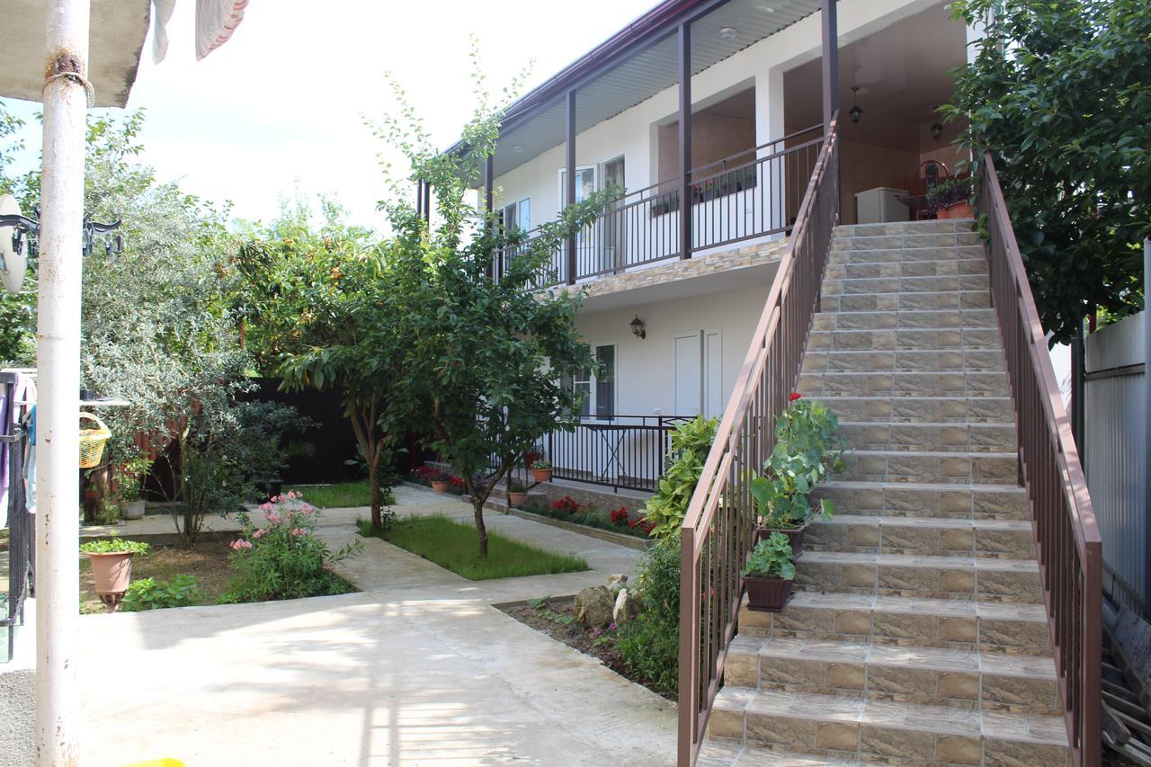 غاغرا Guest House U Aleny المظهر الخارجي الصورة