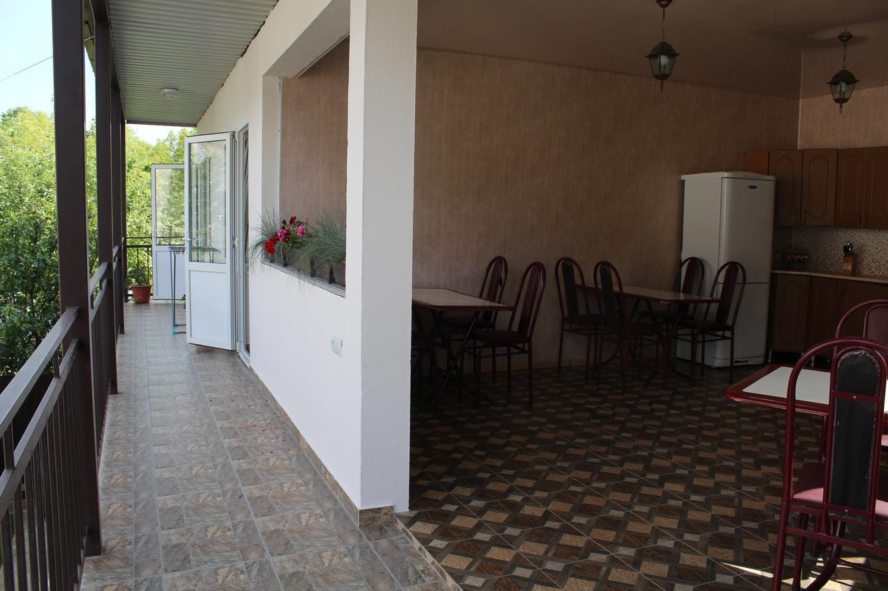 غاغرا Guest House U Aleny المظهر الخارجي الصورة